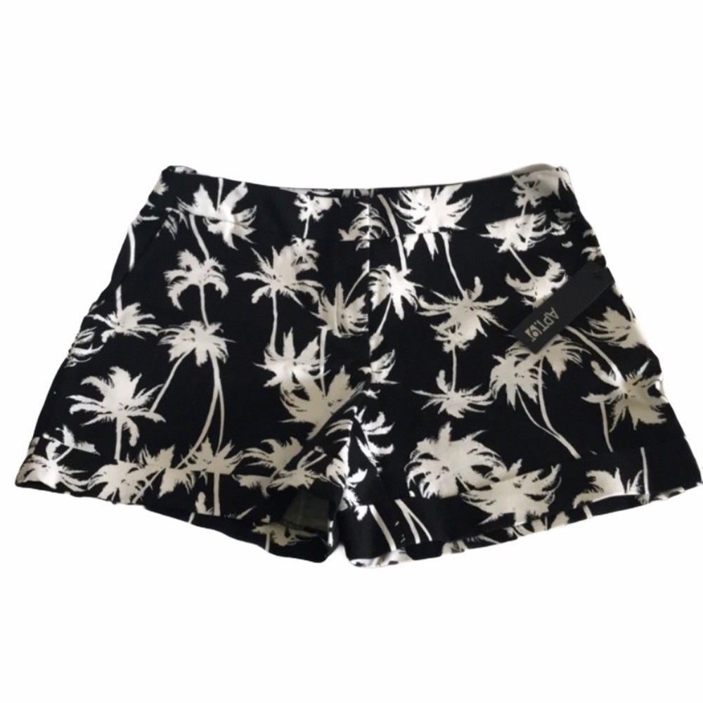 Apt. 9 Essentials Mid Rise Shorts 6 Black & White